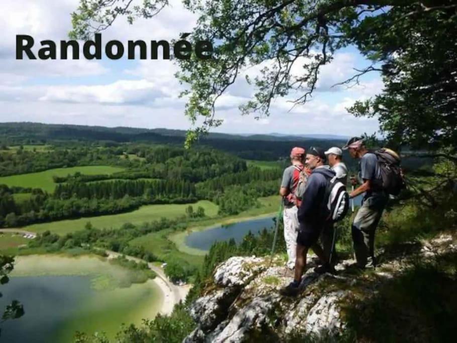 Superbe Appartement Au Coeur Du Jura ชอมปาญโญล ภายนอก รูปภาพ