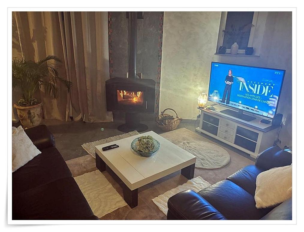Superbe Appartement Au Coeur Du Jura ชอมปาญโญล ภายนอก รูปภาพ
